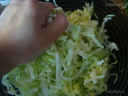 Салат с капустой и огурцом